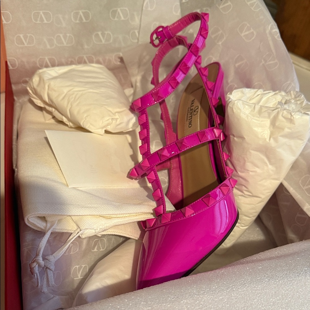 NEW IN BOX Valentino Women's Vibrant Pink Patent Heels size 38